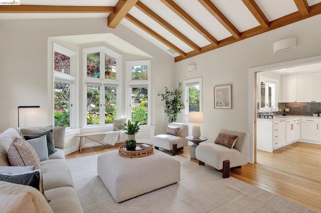 244 244 Cross Rd, Oakland, CA 94618