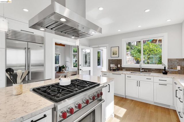 244 244 Cross Rd, Oakland, CA 94618