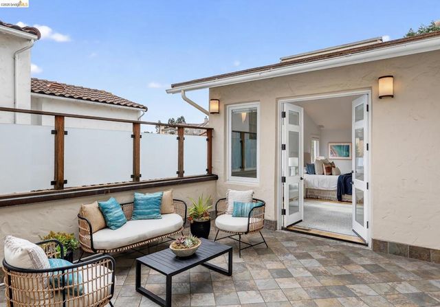 244 244 Cross Rd, Oakland, CA 94618