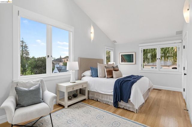 244 244 Cross Rd, Oakland, CA 94618