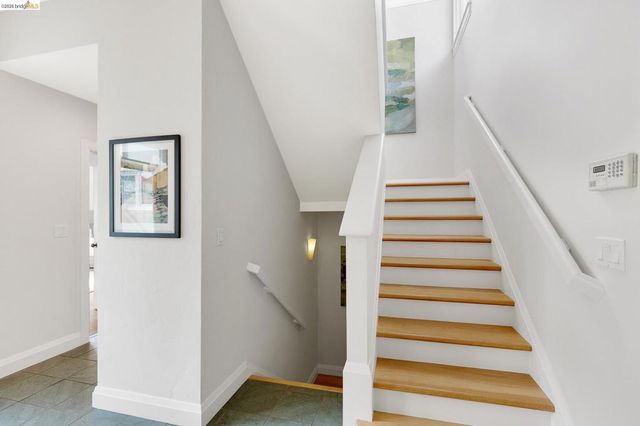 244 244 Cross Rd, Oakland, CA 94618