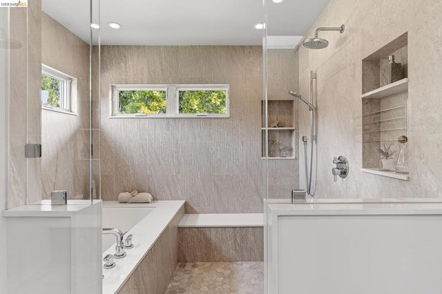 244 244 Cross Rd, Oakland, CA 94618