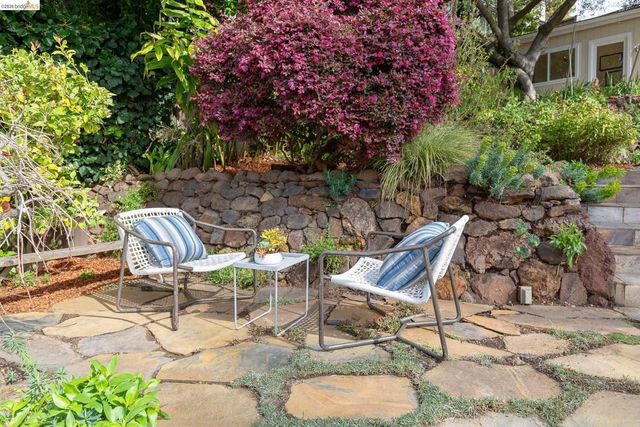 244 244 Cross Rd, Oakland, CA 94618