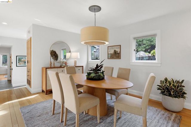 244 244 Cross Rd, Oakland, CA 94618