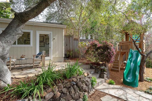 244 244 Cross Rd, Oakland, CA 94618