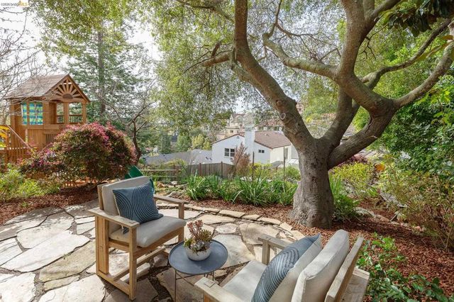 244 244 Cross Rd, Oakland, CA 94618