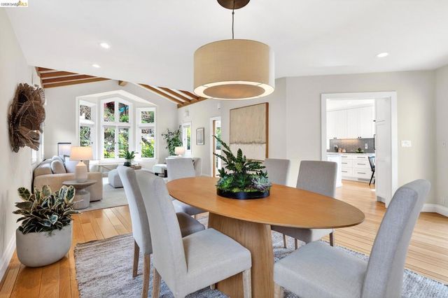 244 244 Cross Rd, Oakland, CA 94618