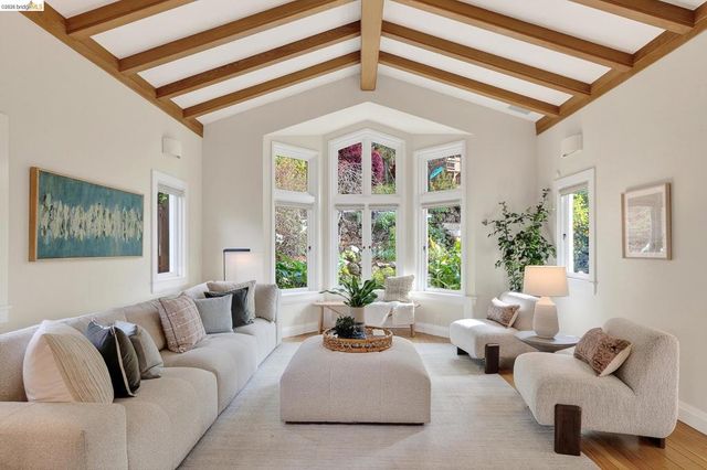 244 244 Cross Rd, Oakland, CA 94618