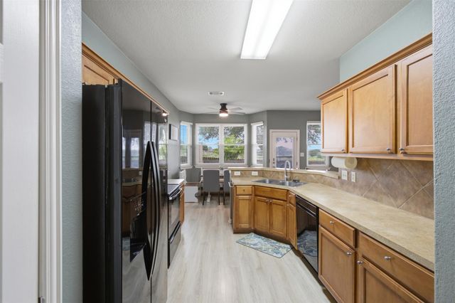 109 Cailin CT, Burnet, TX 78611