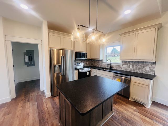 1769 Viola Rd, Mcminnville, TN 37110