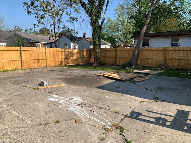 307 Wellons ST, Suffolk, VA 23434