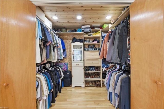 2233 Lynn RD, Virginia Beach, VA 23451