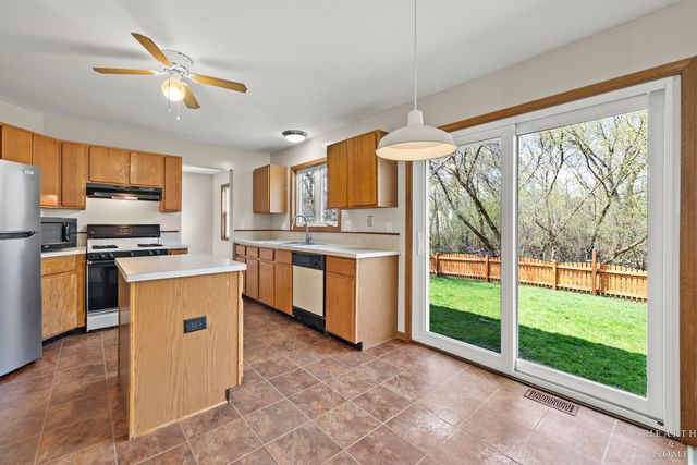 1266 Fernleaf Drive, Crystal Lake, IL 60014