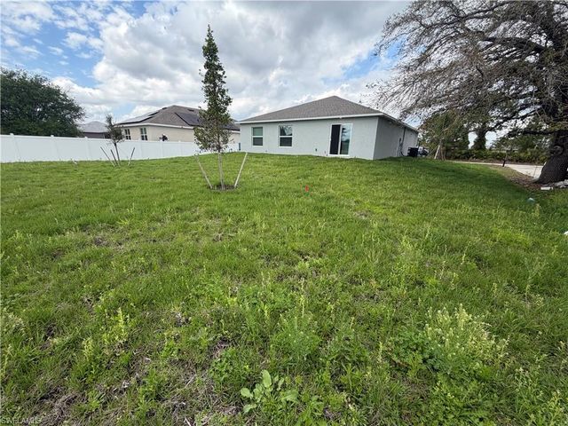 3809 20th ST SW, Lehigh Acres, FL 33976