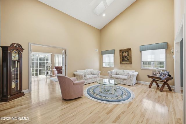 36 Wintons Way, Monroe, NJ 08831