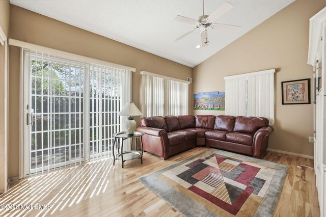 36 Wintons Way, Monroe, NJ 08831