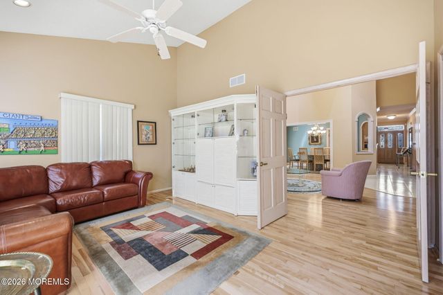 36 Wintons Way, Monroe, NJ 08831