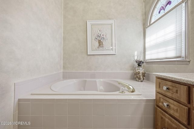 36 Wintons Way, Monroe, NJ 08831
