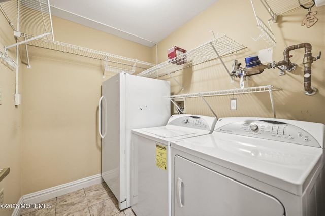 36 Wintons Way, Monroe, NJ 08831