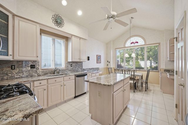 36 Wintons Way, Monroe, NJ 08831