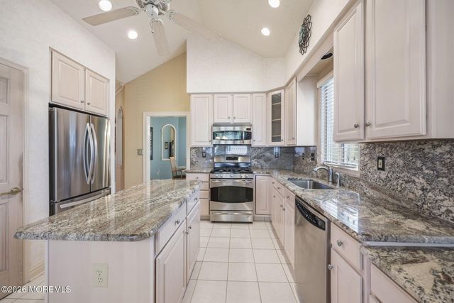 36 Wintons Way, Monroe, NJ 08831