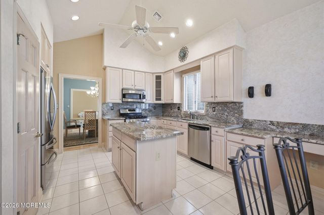 36 Wintons Way, Monroe, NJ 08831