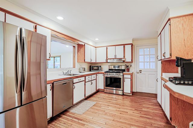 16 Marlowe Road, Nashua, NH 03062