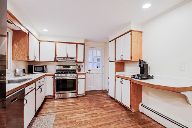 16 Marlowe Road, Nashua, NH 03062