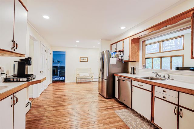 16 Marlowe Road, Nashua, NH 03062