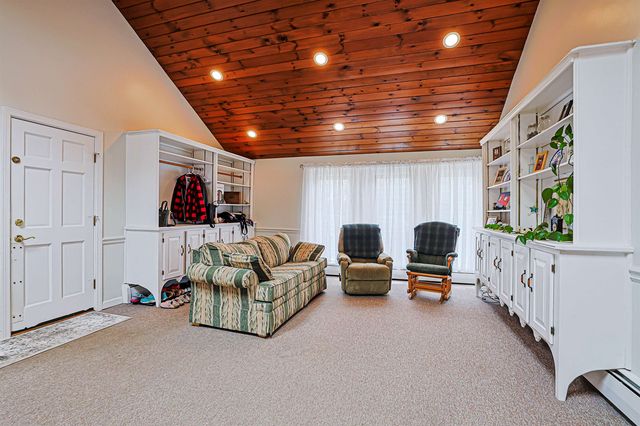 16 Marlowe Road, Nashua, NH 03062