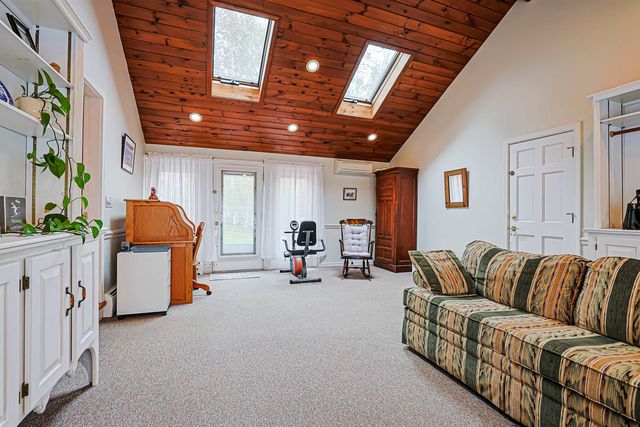 16 Marlowe Road, Nashua, NH 03062