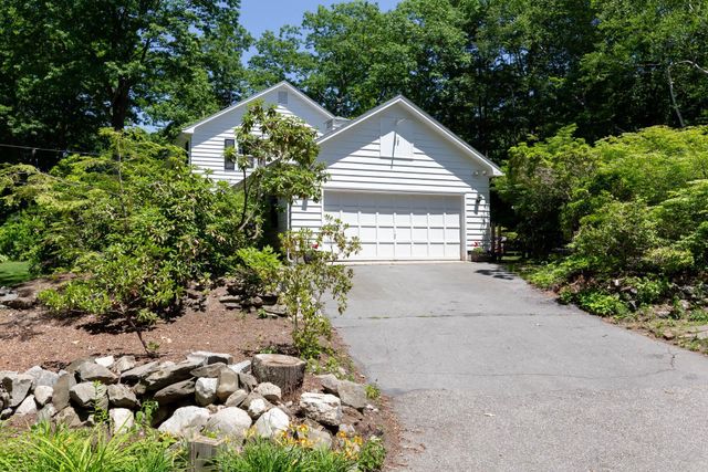 16 Marlowe Road, Nashua, NH 03062