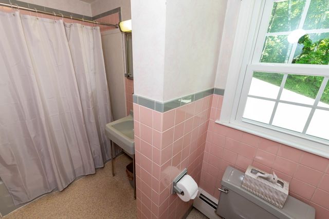 16 Marlowe Road, Nashua, NH 03062