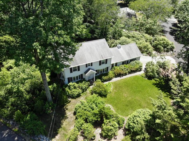 16 Marlowe Road, Nashua, NH 03062