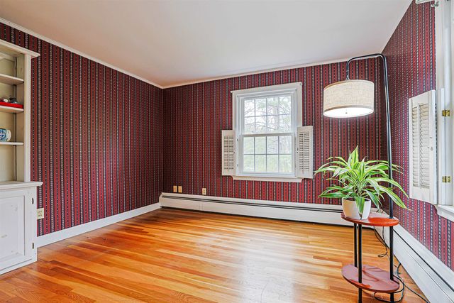16 Marlowe Road, Nashua, NH 03062