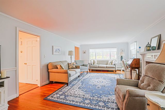 16 Marlowe Road, Nashua, NH 03062