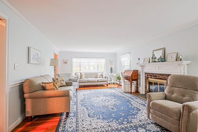 16 Marlowe Road, Nashua, NH 03062