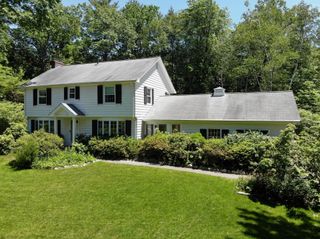 16 Marlowe Road, Nashua, NH 03062