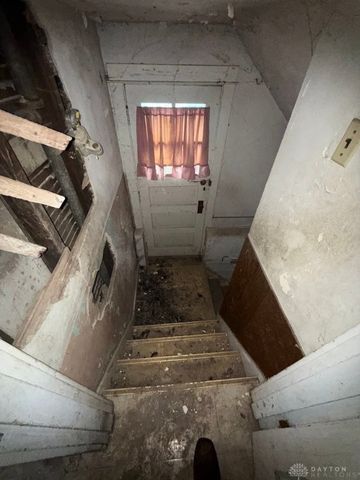 104 E Beechwood Avenue, Dayton, OH 45405