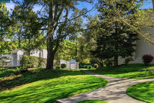 460 Woodminster Drive, Moraga, CA 94556