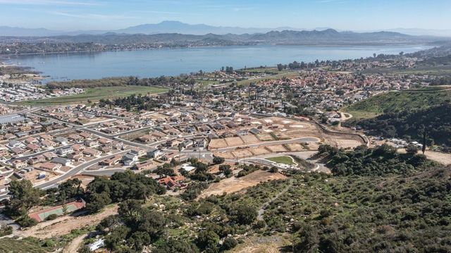 30 Lakeview, Lake Elsinore, CA 92530