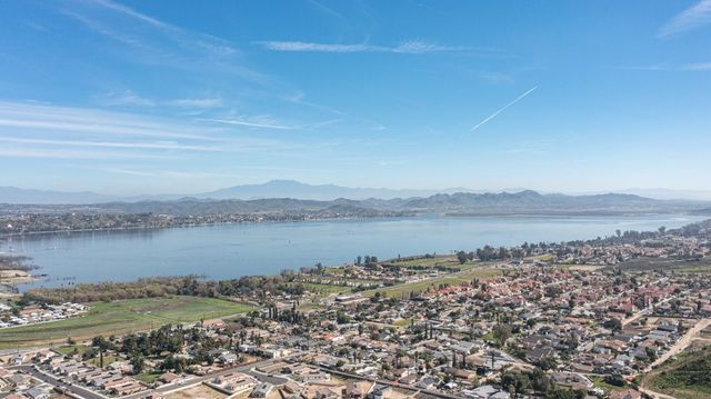 30 Lakeview, Lake Elsinore, CA 92530