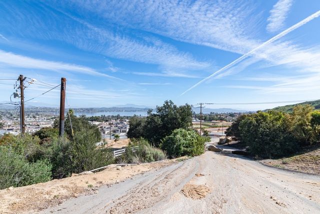 30 Lakeview, Lake Elsinore, CA 92530