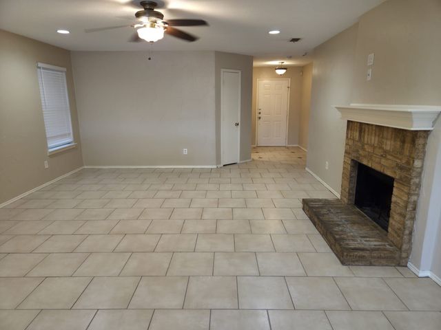 8704 Hunters Creek Drive, Fort Worth, TX 76123