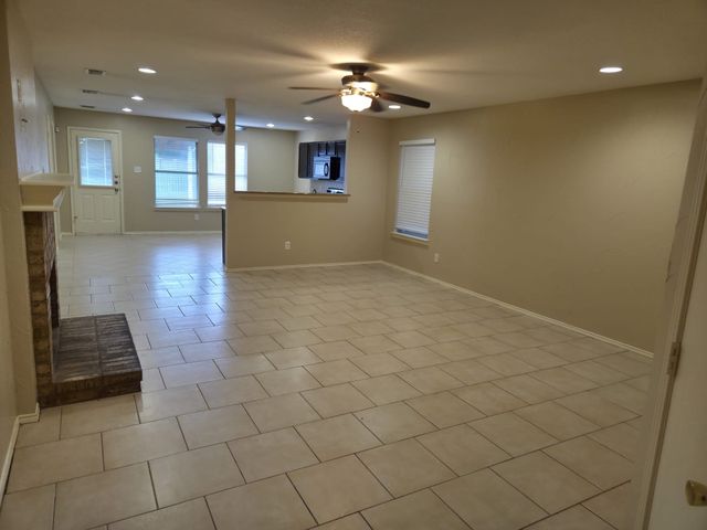 8704 Hunters Creek Drive, Fort Worth, TX 76123