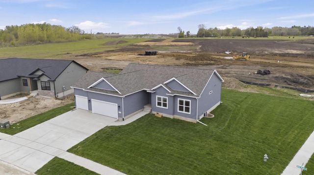 4702 Wild Horse Drive, Cedar Falls, IA 50613