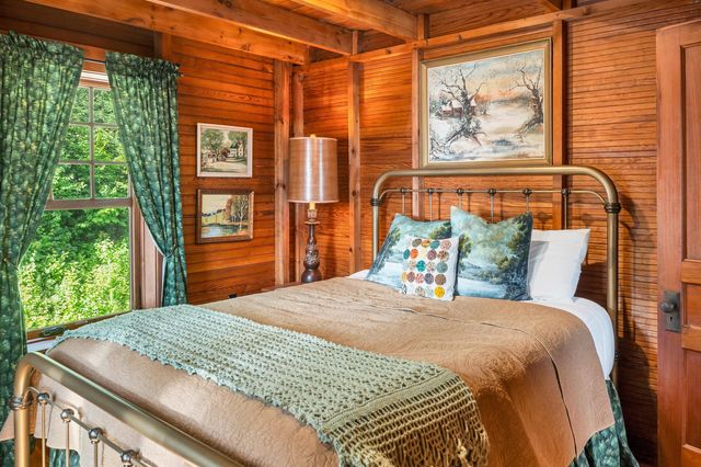 101 Belknap Point Road, Gilford, NH 03249