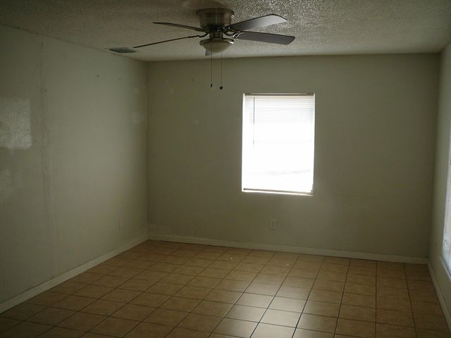 512 S 25th Street, Fort Pierce, FL 34950