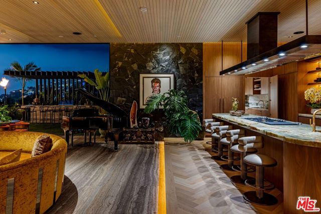 1851 N Stanley Avenue, Los Angeles, CA 90046