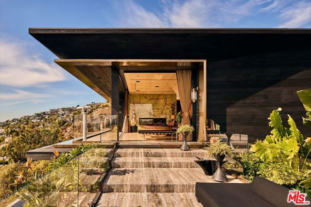 1851 N Stanley Avenue, Los Angeles, CA 90046